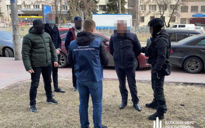 На Київщині ДБР затримало на величезному хабарі ревізора-інспектора ДПС