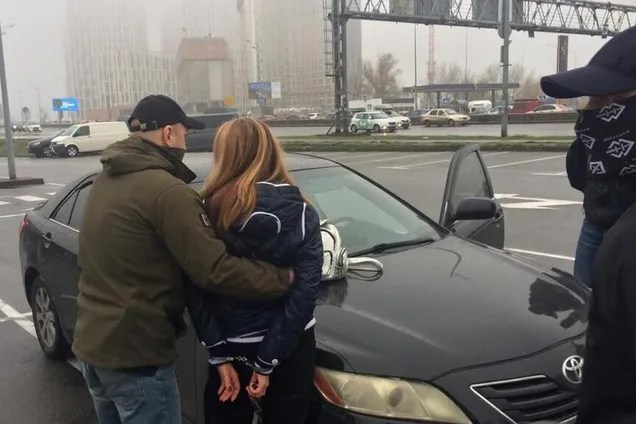 На Київщині жінка за 10 тисяч доларів замовила коханку чоловіка
