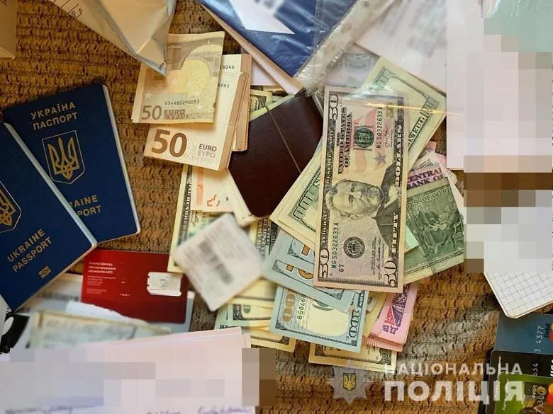 "Заплатіть за сина": в Україні шахраї ошукують людей. Одну банду вже затримано