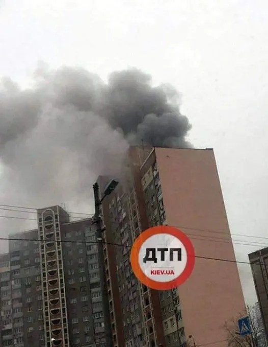 У Києві загорілася багатоповерхівка по вулиці Каштанова