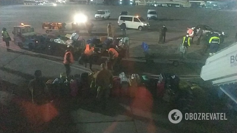 До "Борисполя" прибули два літаки з українцями з Катару: люди "в полоні"