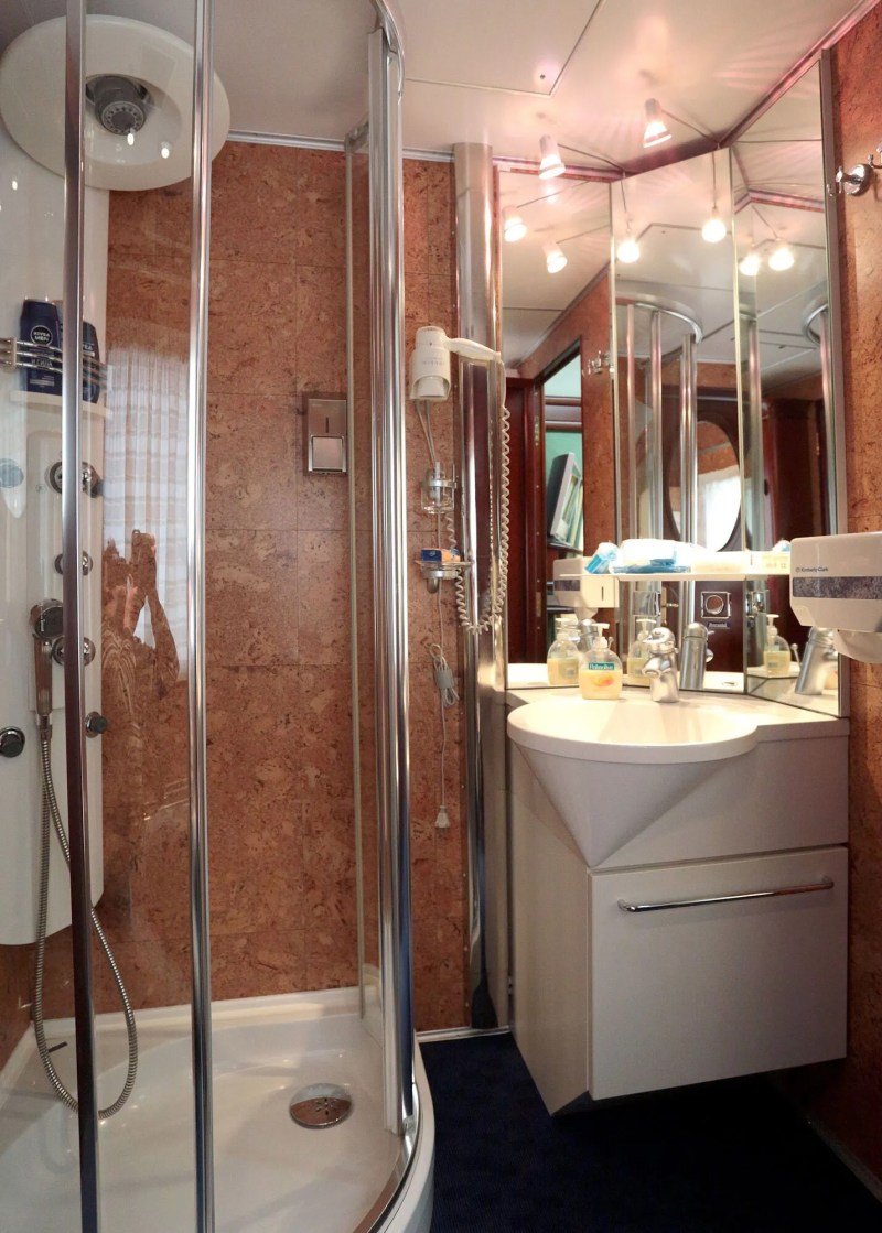 Ванна кімната у нових вагонах УЗ