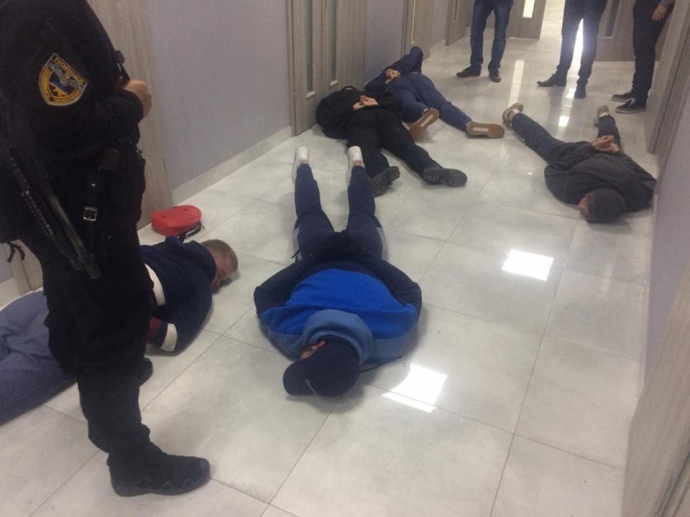 На Хмельниччині затримали 25 рейдерів: "тітушки" приїхали з Києва