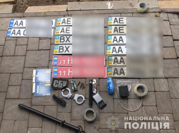 На Київщині банда з сбушників і поліцейських викрадали людей для викупу