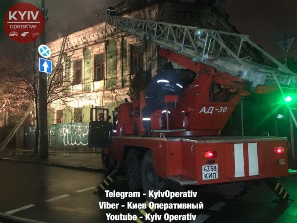 У КМДА заявили про можливий підпал будівлі на Подолі