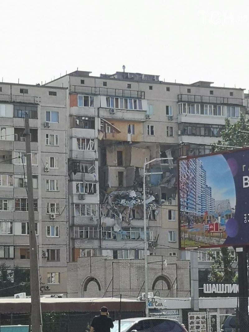 У Києві стався потужний вибух у багатоповерхівці: зруйновано кілька квартир