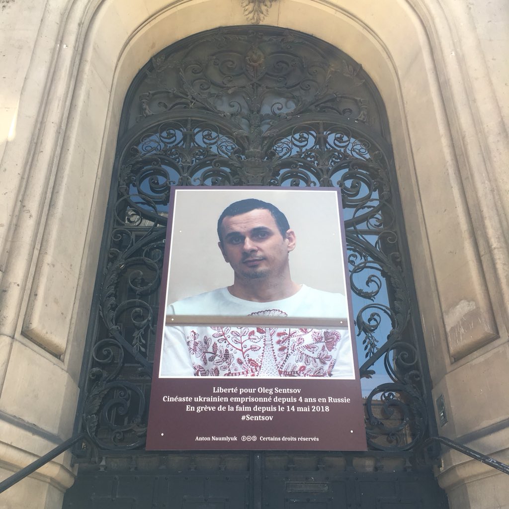 Мер Парижа пропонує присвоїти Олегу Сенцову звання почесного громадянина