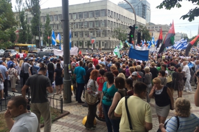 У Києві проходить Всеукраїнський марш протесту проти підвищення комунальних тарифів