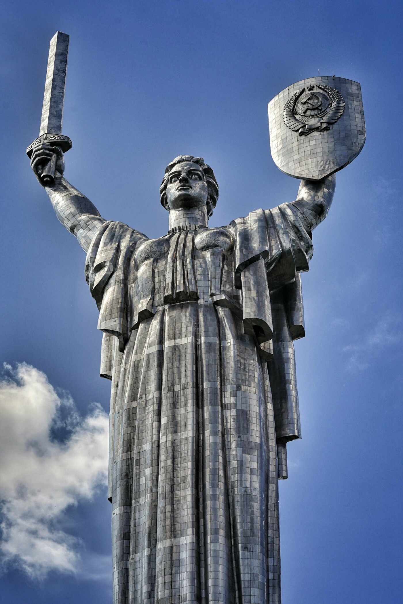 Чи знімуть герб СРСР на монументі Батьківщина-мати?