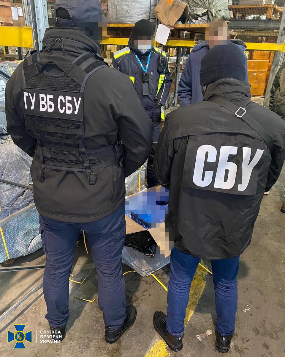 СБУ заблокувала в аеропорту "Бориспіль" 10 тонн контрабандних цигарок