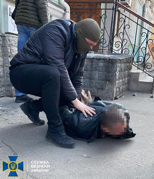СБУ у столиці затримала на хабарі начальника відділу кримінальної поліції