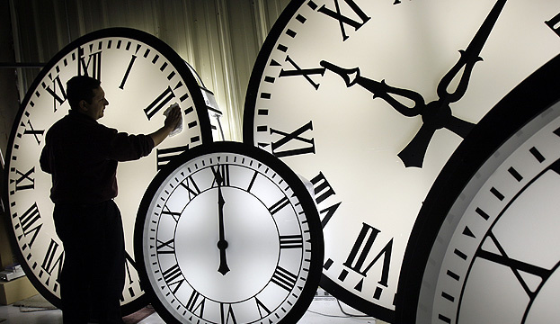 Вже цьогоріч Україна може відмовитися від переведення годинників на "літній" час